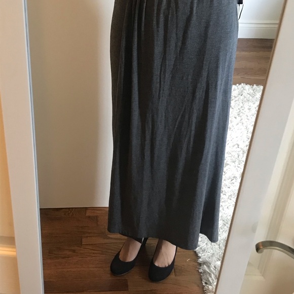 Grey maxi slited skirt - Picture 2 of 3